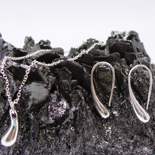 Smooth, Classical, Silver Plated Teardrop Necklace and Earrings